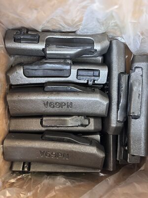 Excavator Spare Parts Bucket Teeth Accessories Adapter Lock Pin V69PN