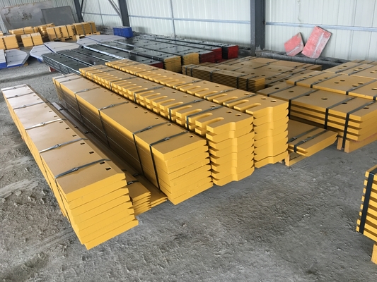 Serrated cutting edge snowplow blades