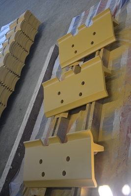 HRC 25 Excavator Track Shoe Plate Track pads D6R 203 Link Pitch Track  Plates